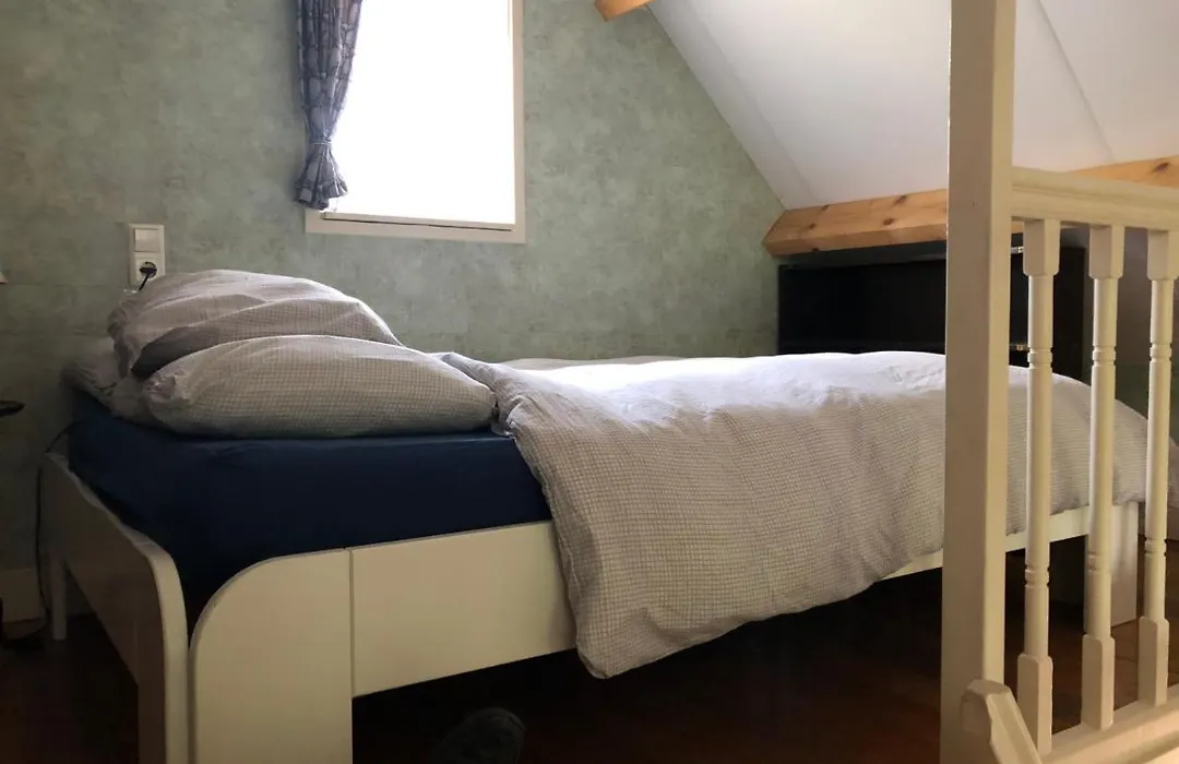 Cozy Cottage-1